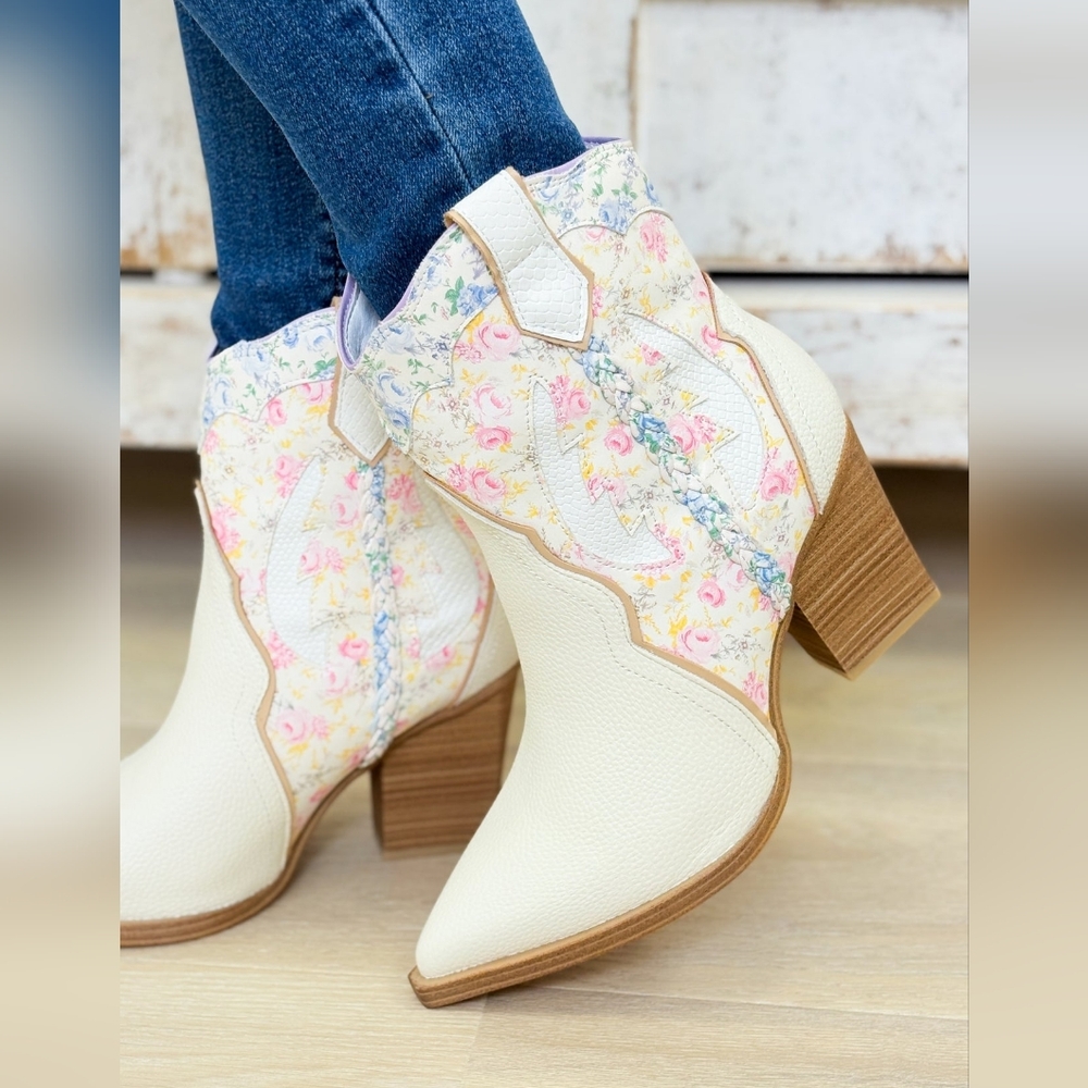 MIA Whitley Floral Western Cowgirl Off White Vegan Leather Boots Women's Size 7